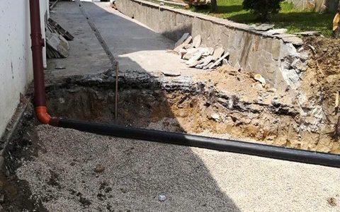 Prakto manhole installtion