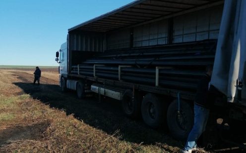 pe100 pipes unloading on site